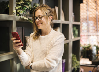 Womanwithphone