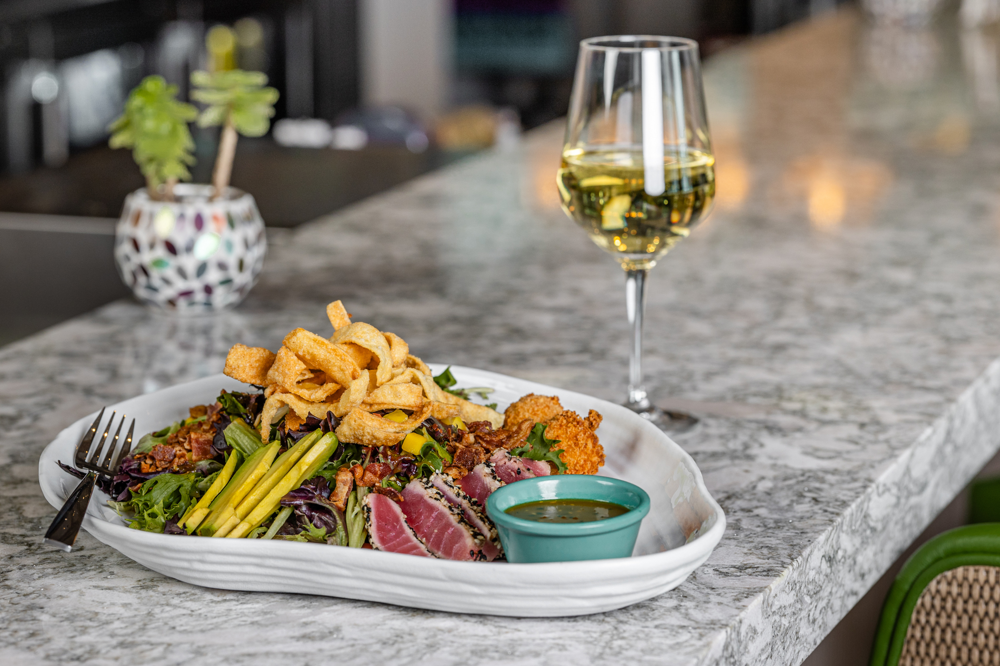 Restaurant Review: Blu Poolside Bar & Grill at Embassy Suites